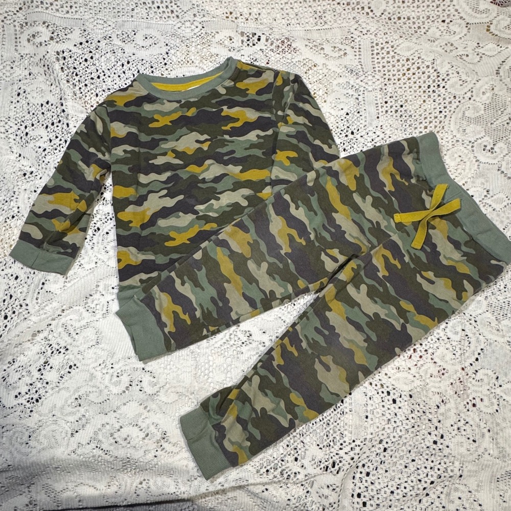 Tommy Bahama Boys 2T Camo Pajama Set Green Yellow Long Sleeve Lounge